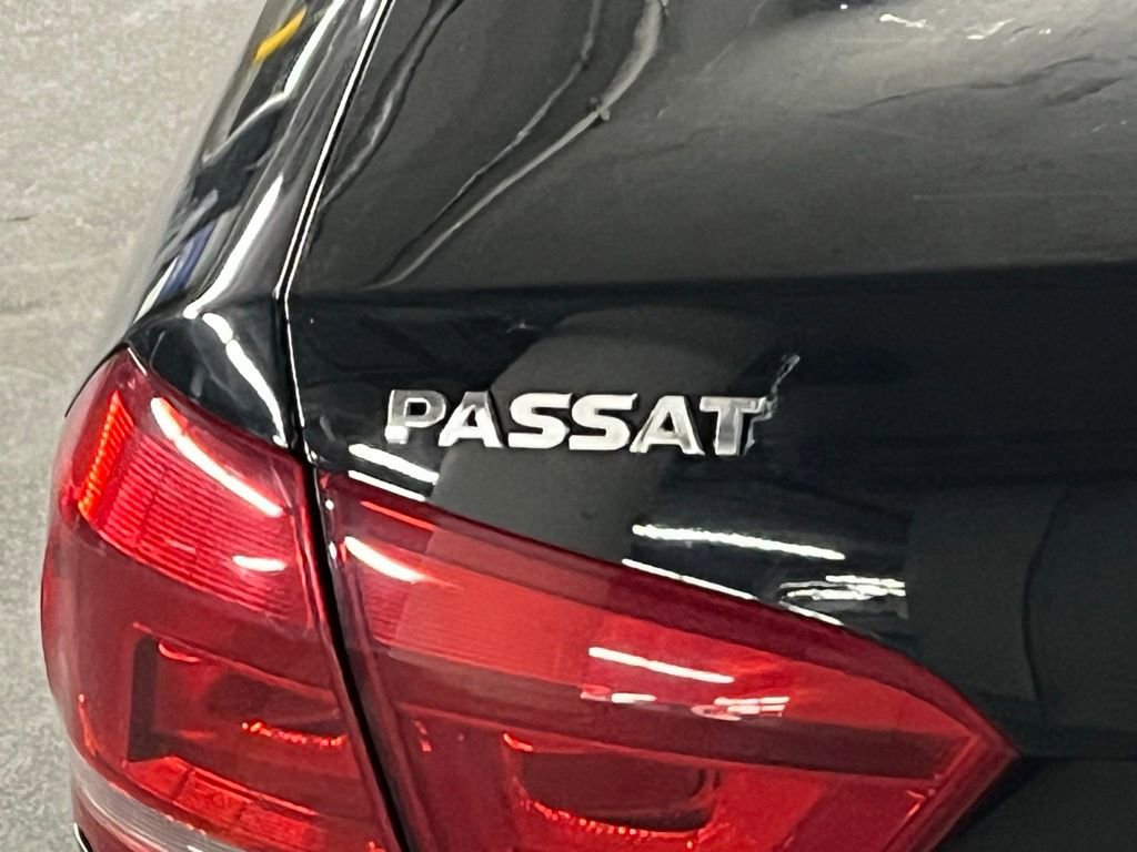 Used 2015 Volkswagen Passat 1.8T Wolfsburg Edition image 28