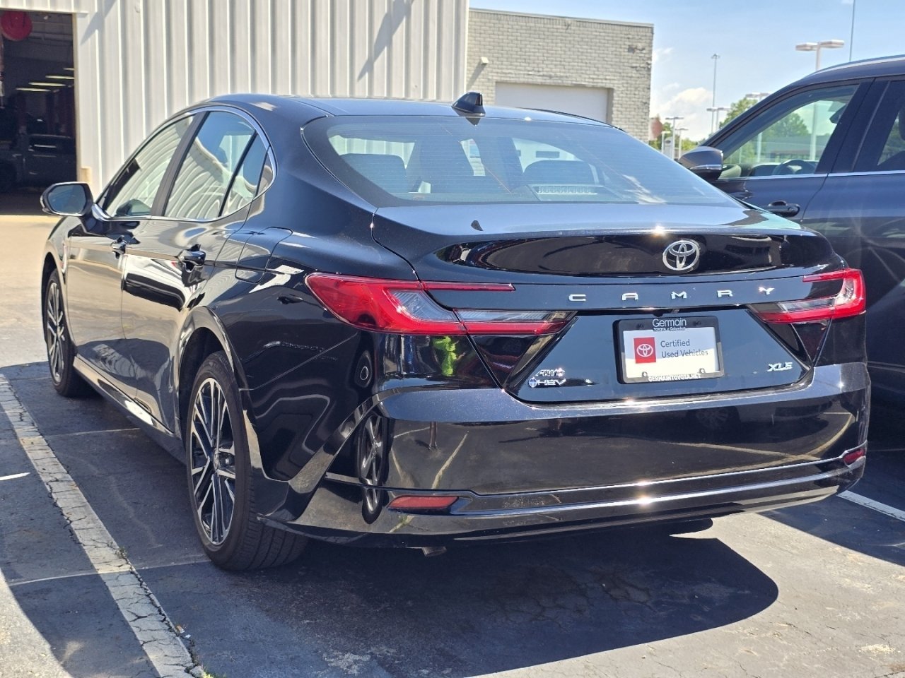 Used 2025 Toyota Camry XLE AWD/4WD image 5