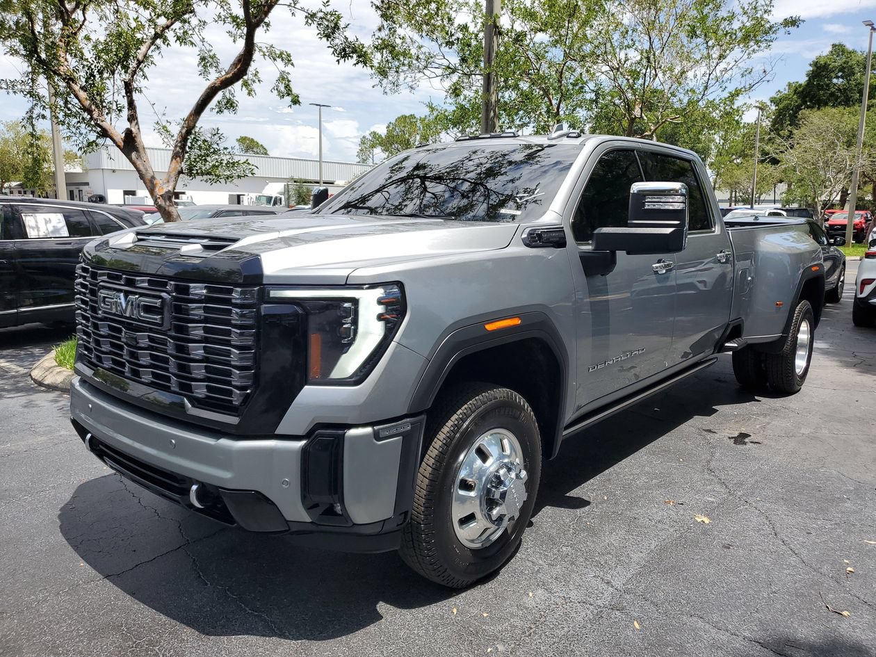 Used 2026 GMC Sierra 3500 Denali Ultimate AWD/4WD image 2