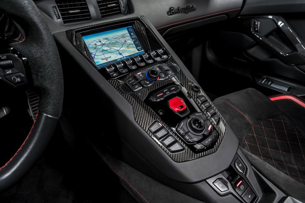 Used 2018 Lamborghini Aventador S image 24