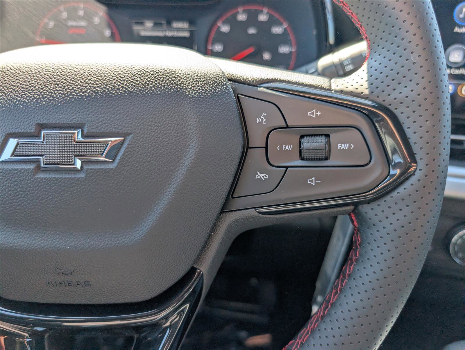 New 2026 Chevrolet Trax RS w/ Sunroof Package FWD image 17