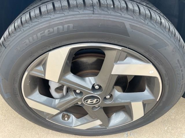 Used 2025 Hyundai Venue SEL FWD image 8