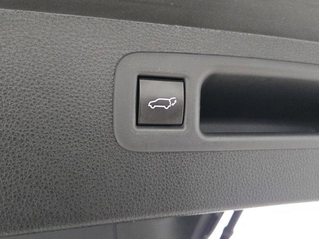 Used 2022 Toyota Highlander XLE AWD/4WD image 17