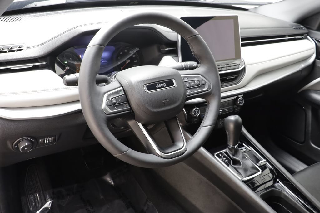 Used 2025 Jeep Compass Limited AWD/4WD image 7