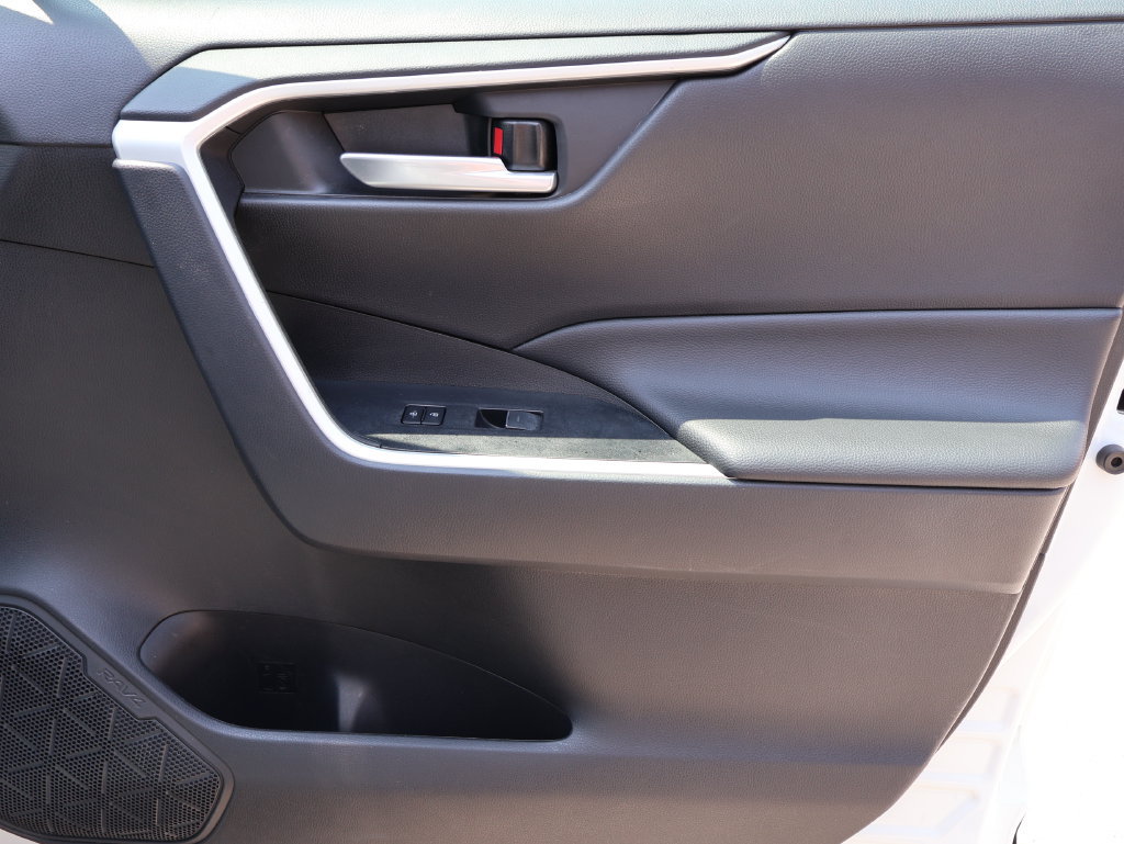 Used 2025 Toyota RAV4 XLE AWD/4WD image 7