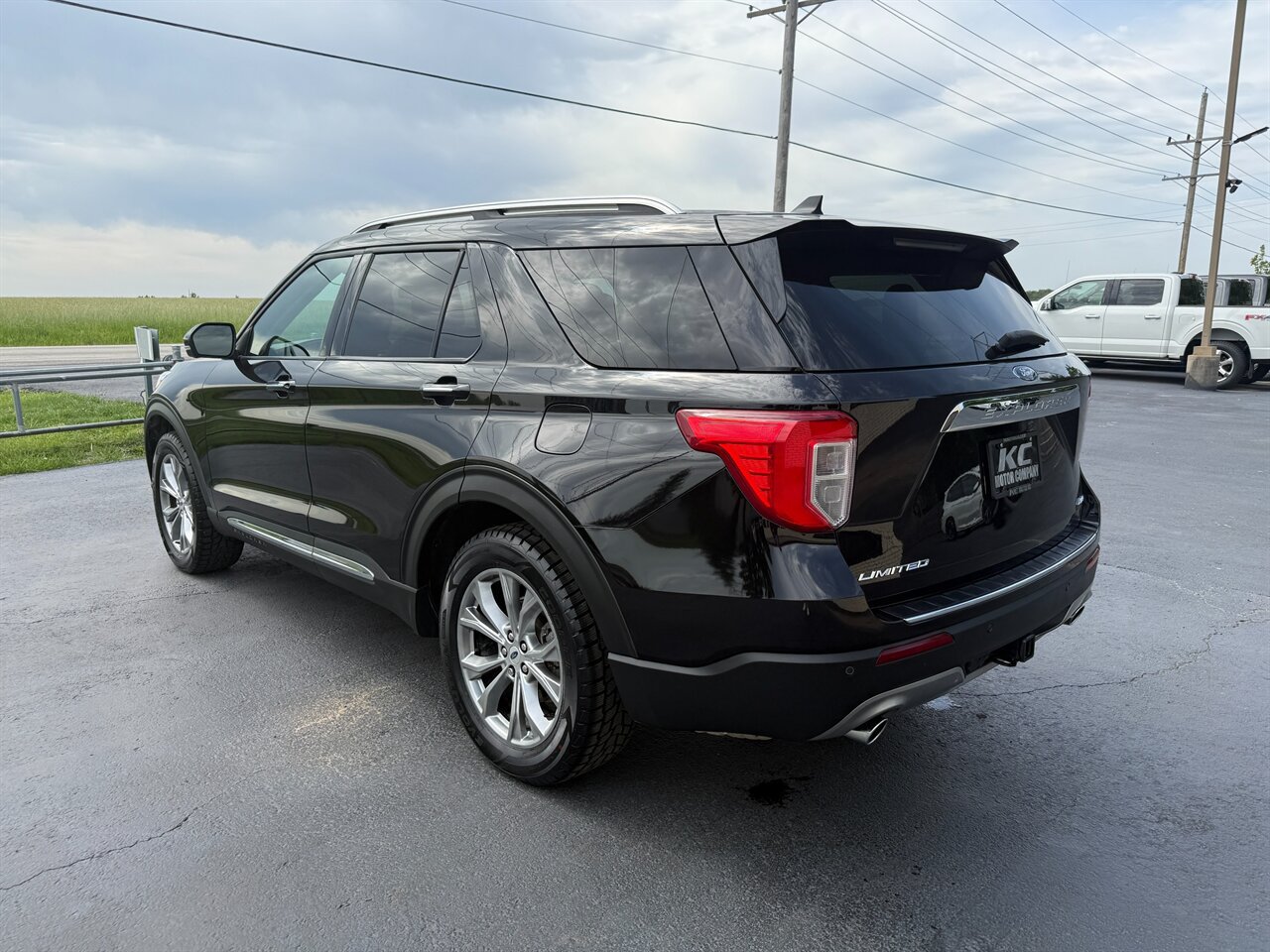 Used 2022 Ford Explorer Limited w/ Class IV Trailer Tow Package AWD/4WD image 9