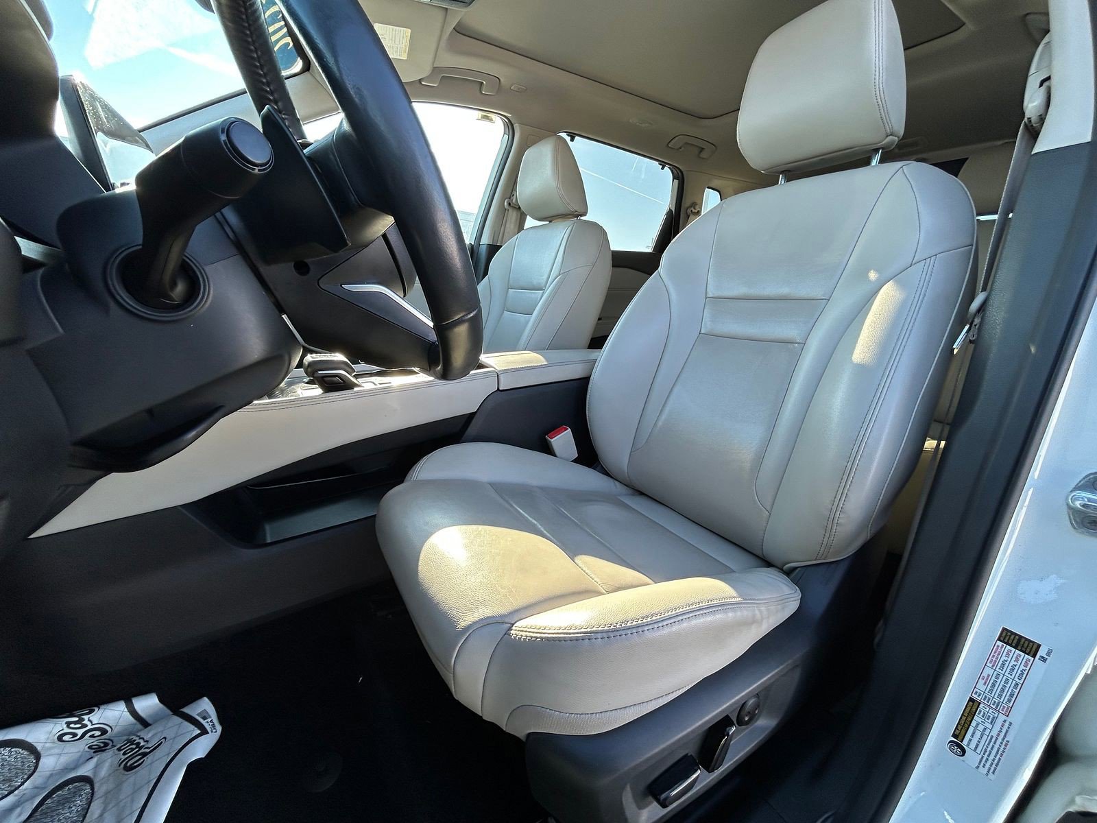 Used 2023 Nissan Rogue SL w/ SL Premium Package image 9