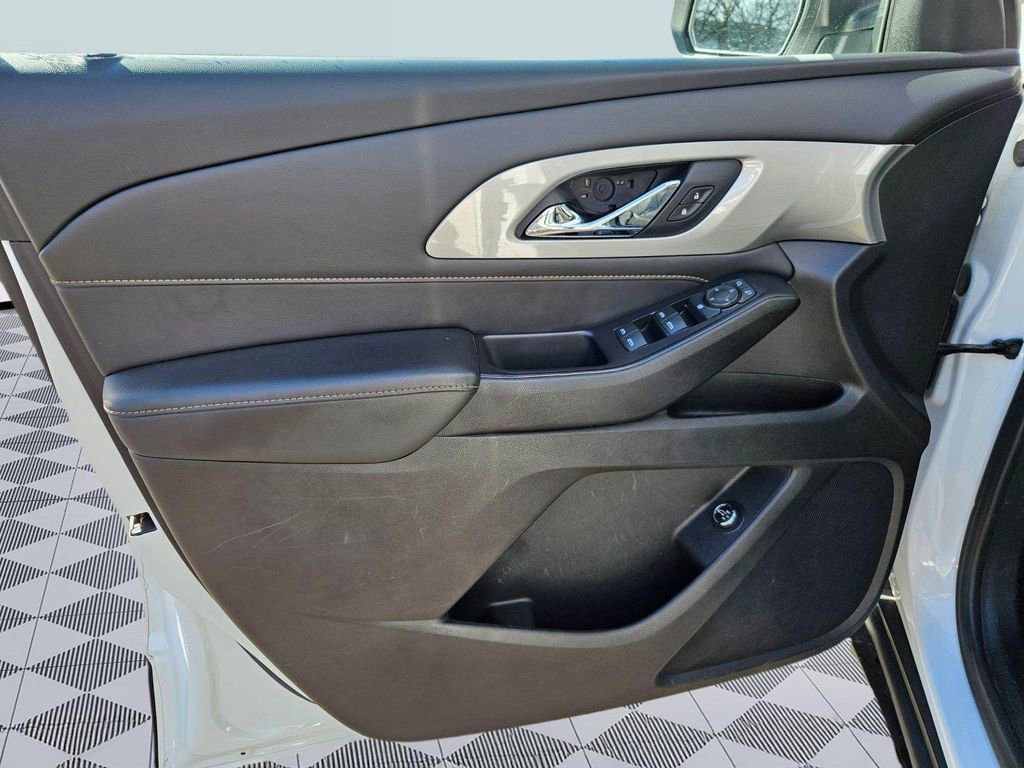 Used 2021 Chevrolet Traverse LT image 10