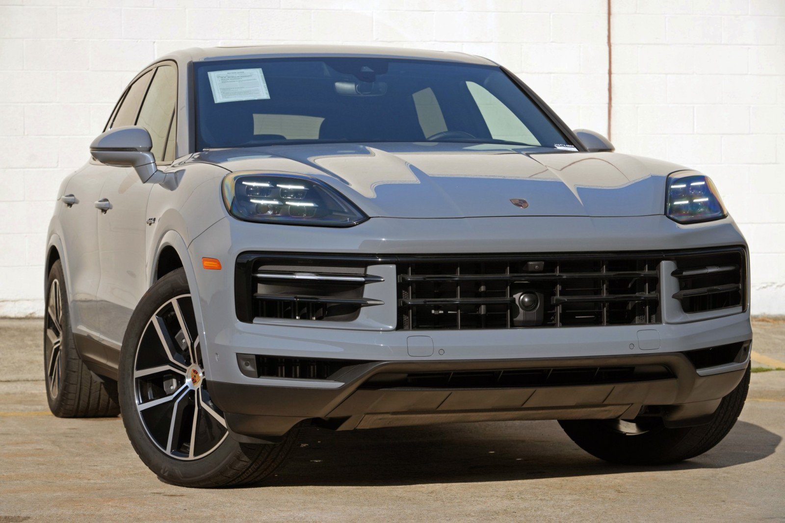 Used 2025 Porsche Cayenne E-Hybrid w/ Premium Package Plus AWD/4WD image 4