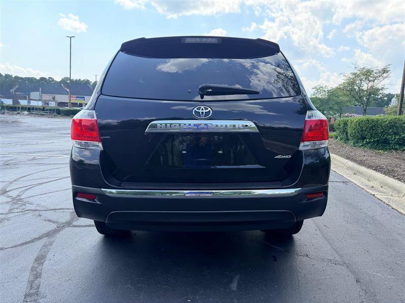 Used 2012 Toyota Highlander SE w/ Tow Pkg AWD/4WD image 4