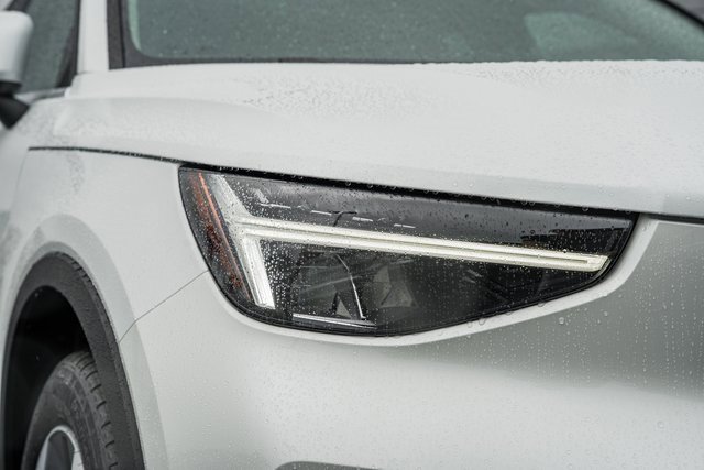 Certified 2025 Volvo XC40 B5 Core w/ Protection Package Premier image 15