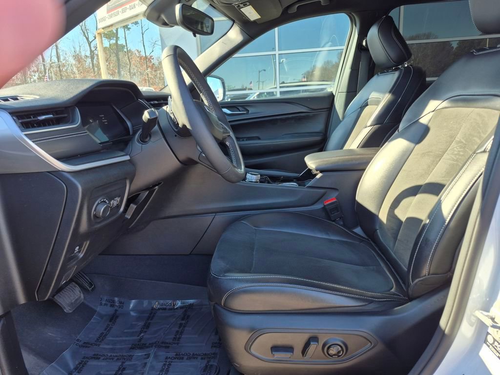 Used 2023 Jeep Grand Cherokee L Altitude image 16