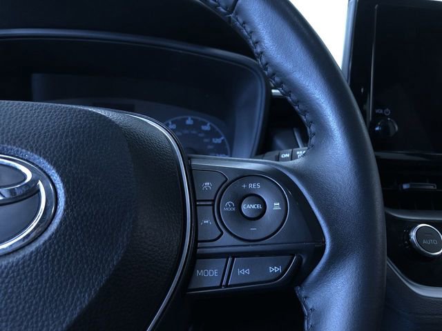 Used 2025 Toyota Corolla Cross LE image 19