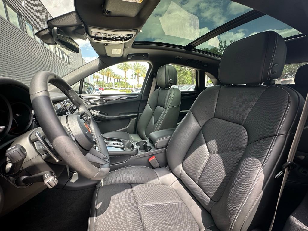 Certified 2026 Porsche Macan Turbo AWD/4WD image 5