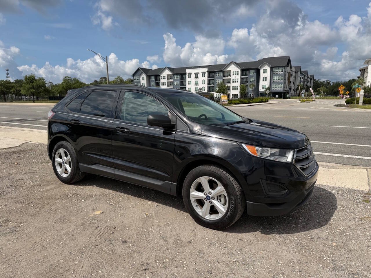 Used 2018 Ford Edge SE FWD image 5