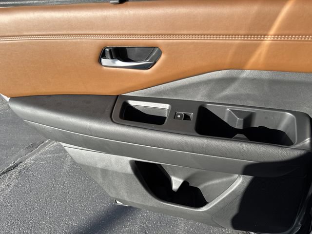 Certified 2023 Nissan Pathfinder Platinum image 11