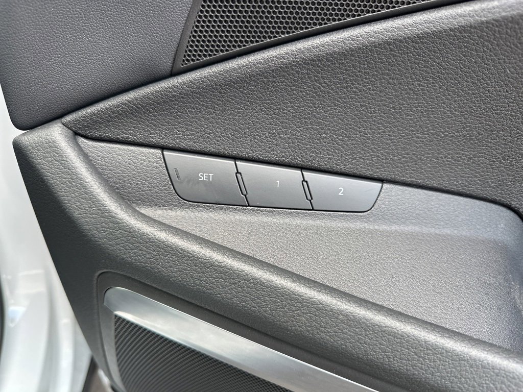 Used 2024 Audi Q8 e-tron Prestige image 21