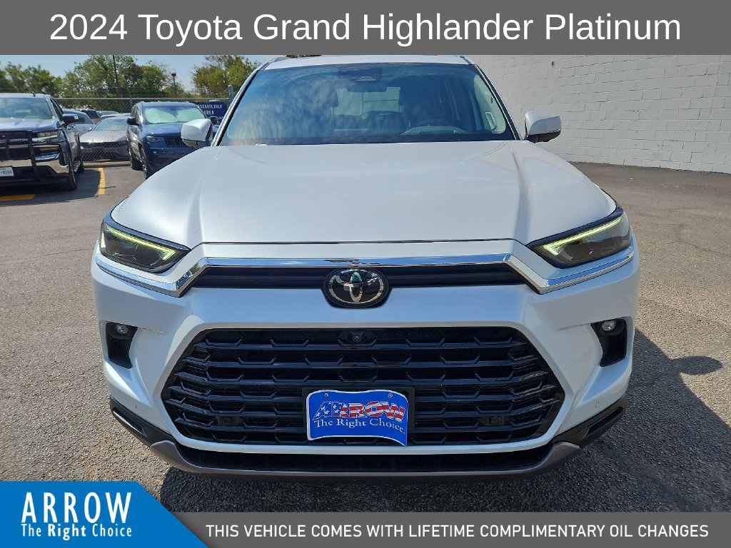 Used 2024 Toyota Grand Highlander AWD image 3