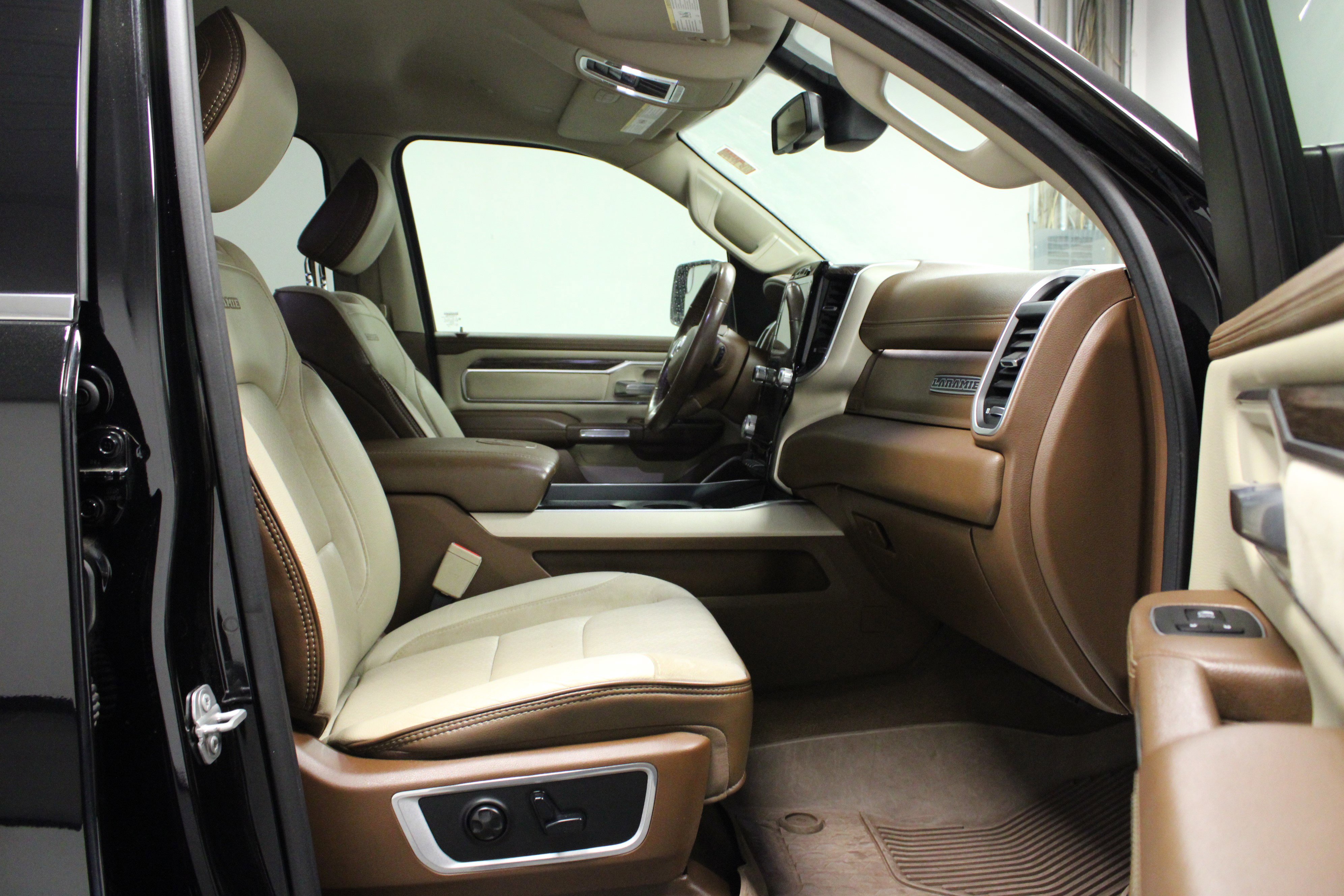 Used 2020 RAM 1500 Laramie image 16