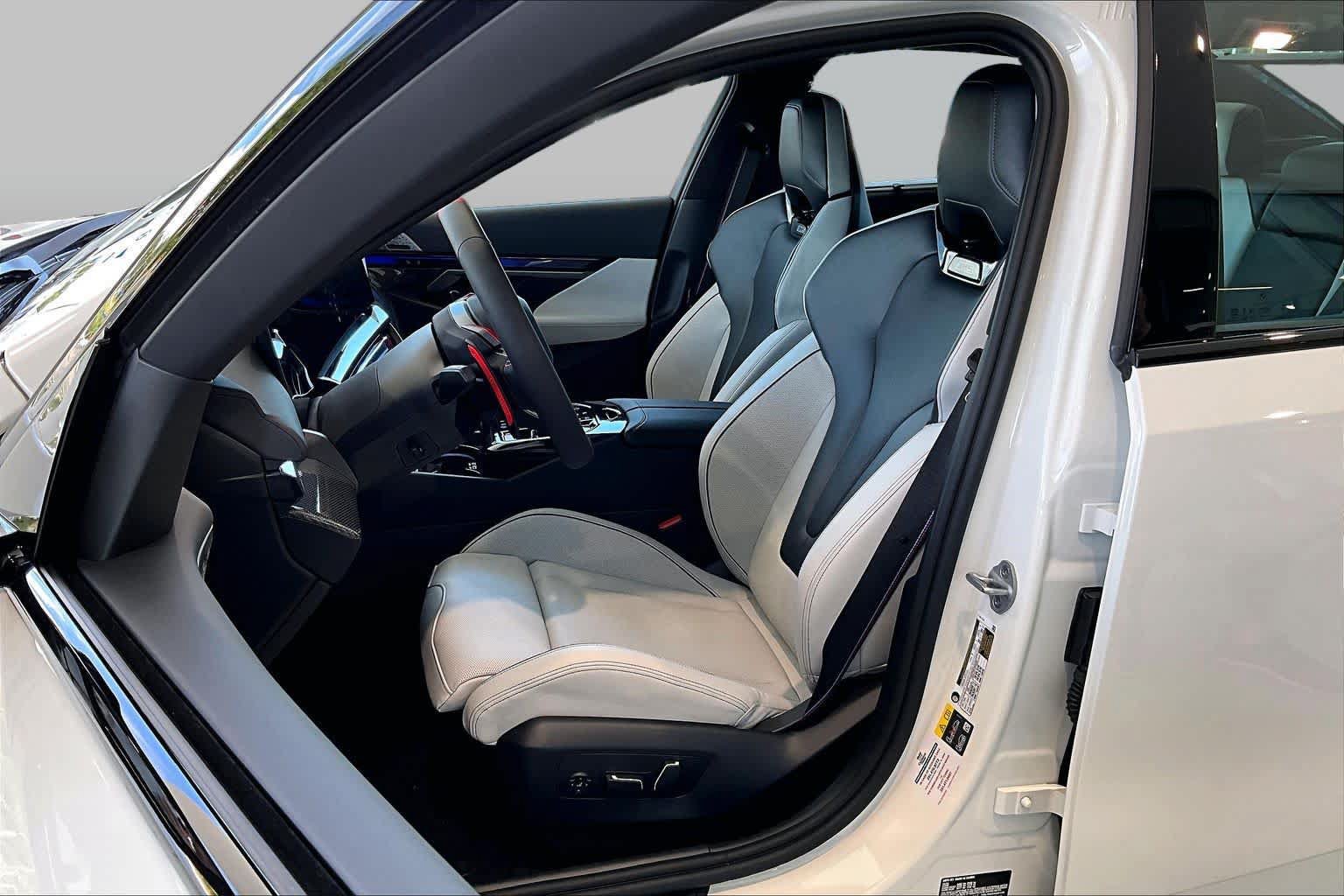 New 2027 BMW M5 w/ Executive Package AWD/4WD image 9