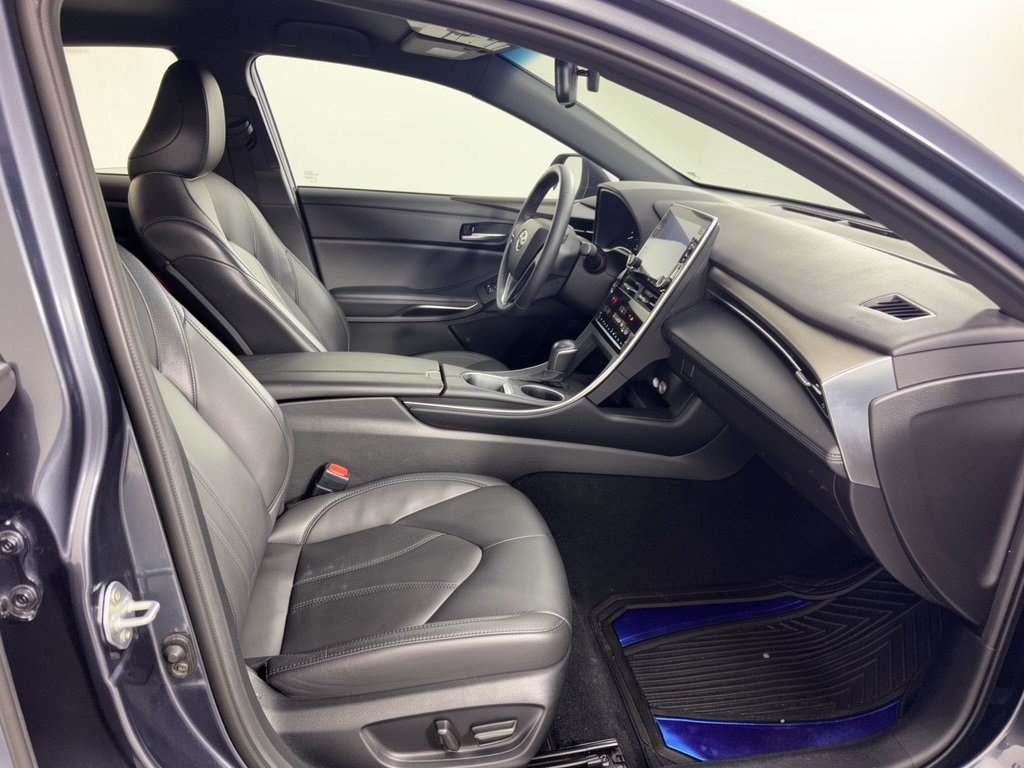 Used 2022 Toyota Avalon XLE FWD image 30