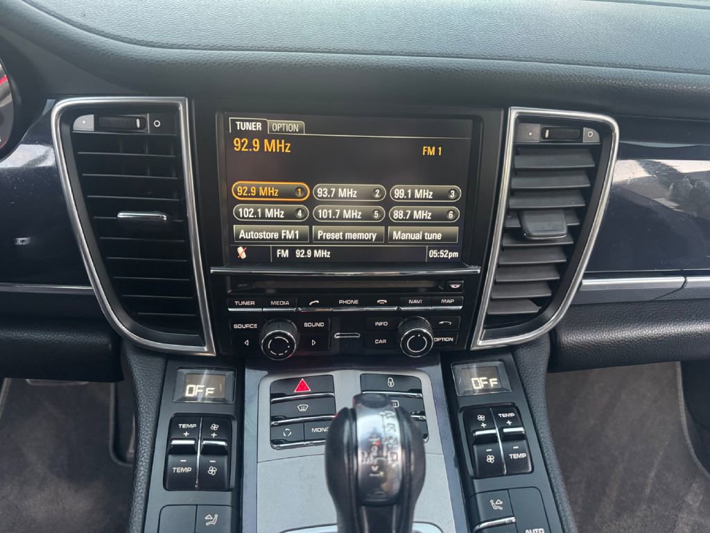 Used 2012 Porsche Panamera 2 image 20