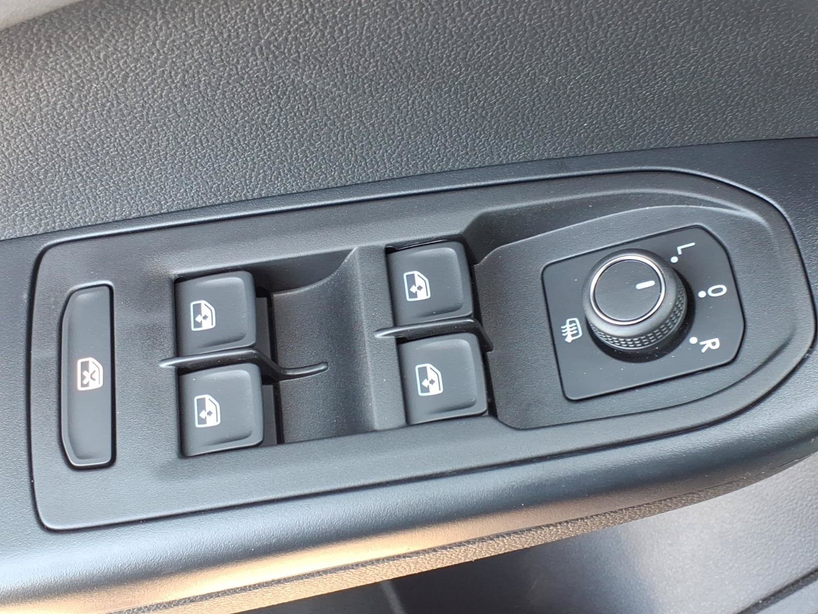 New 2026 Volkswagen Taos SE FWD image 9