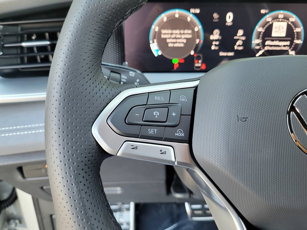 New 2026 Volkswagen Tiguan SE R-Line AWD/4WD image 21