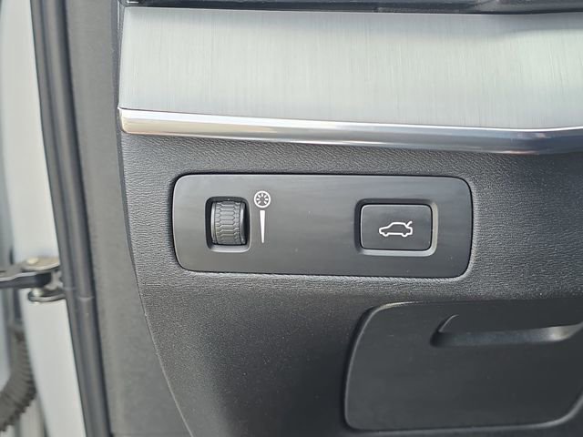 Used 2021 Volvo XC90 T5 Momentum w/ Protection Package Premier FWD image 28