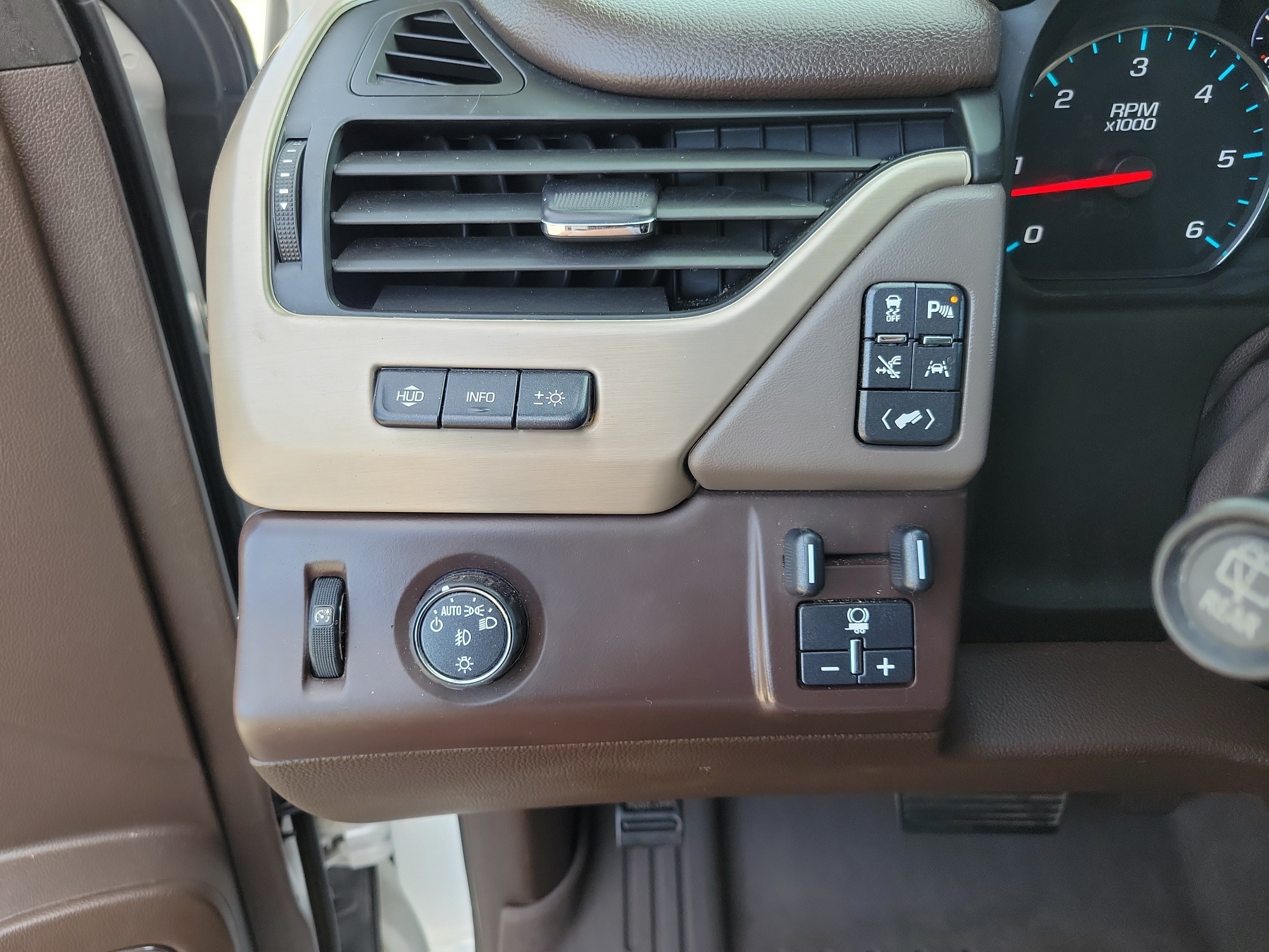 Used 2017 GMC Yukon Denali w/ Open Road Package RWD image 9