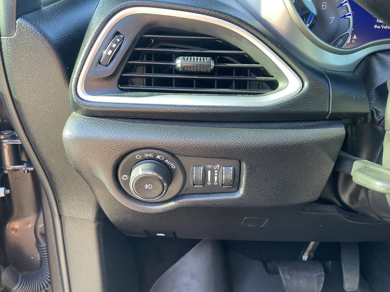 Used 2020 Chrysler Pacifica Touring w/ Advanced Safetytec Group image 18