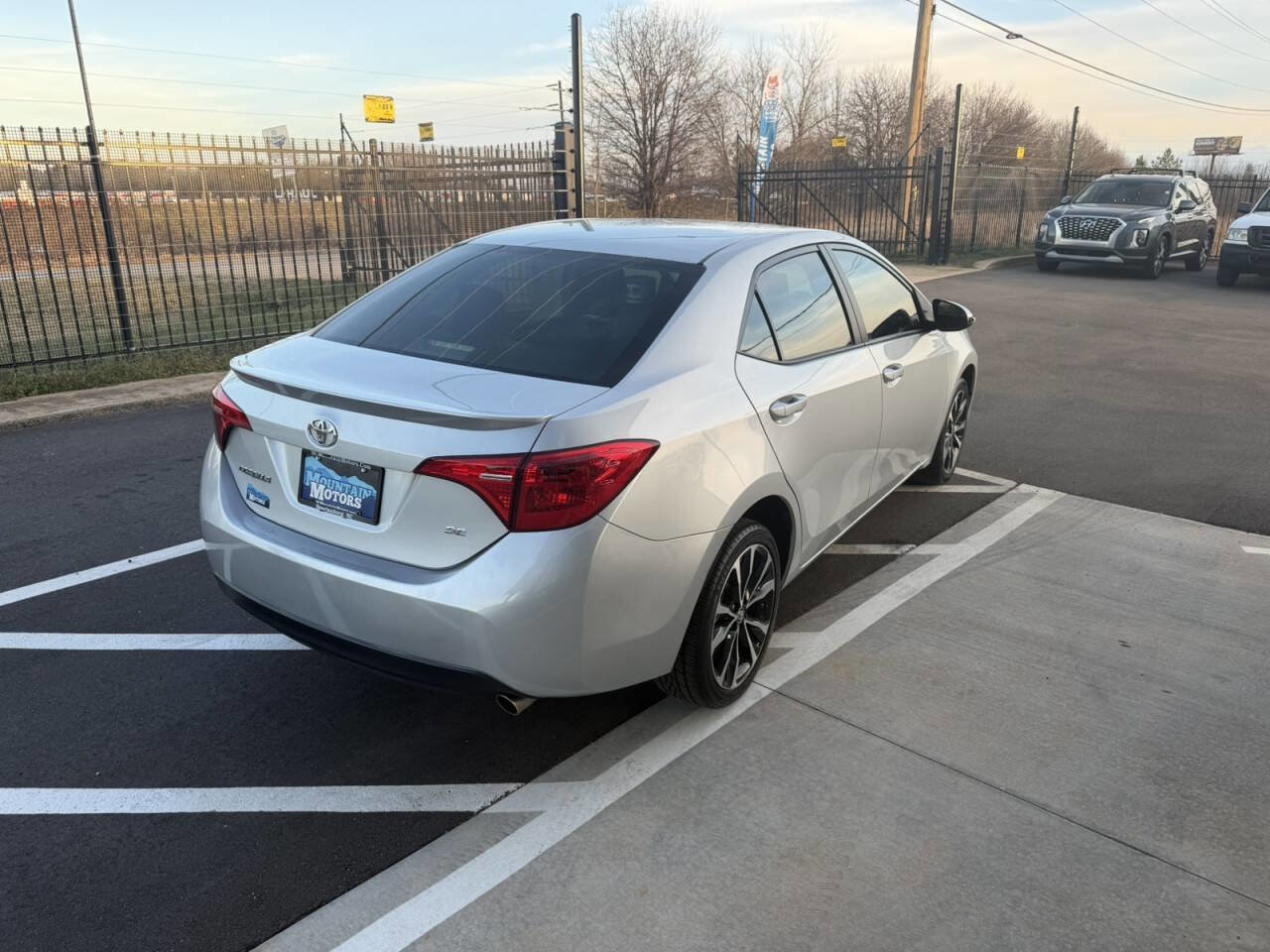 Used 2018 Toyota Corolla SE FWD image 6