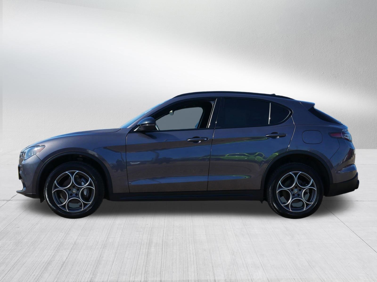 Used 2025 Alfa Romeo Stelvio Sprint w/ Convenience Package image 4