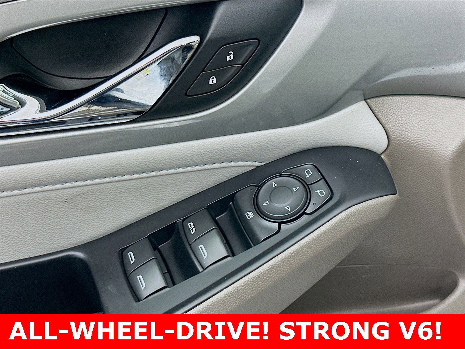 Used 2021 Chevrolet Traverse LT image 30