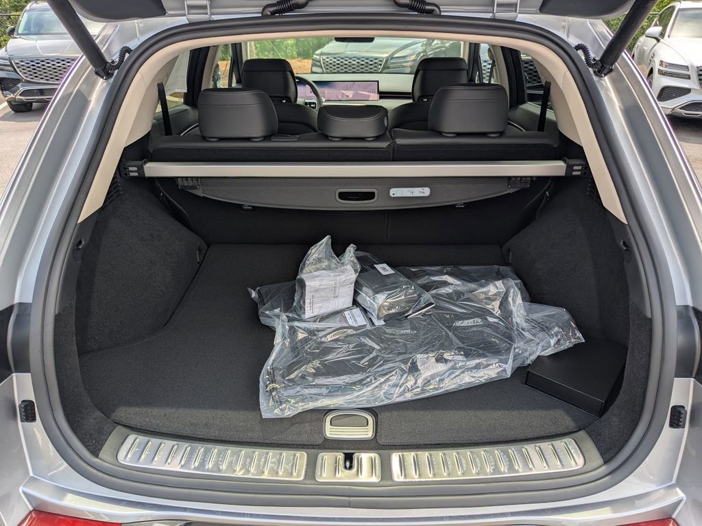 Used 2026 Genesis GV70 2.5T Select image 13