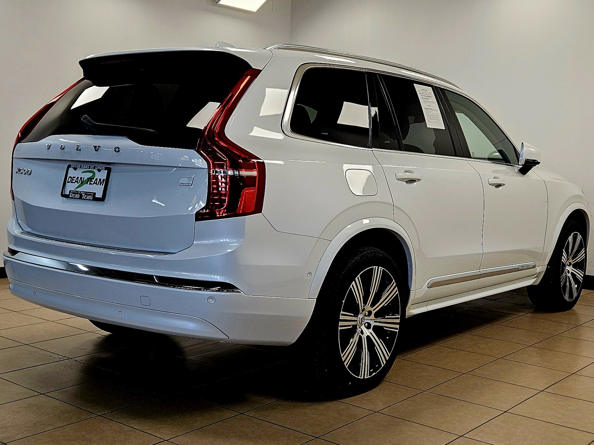 Used 2024 Volvo XC90 T8 Plus w/ Protection Package Premier image 4