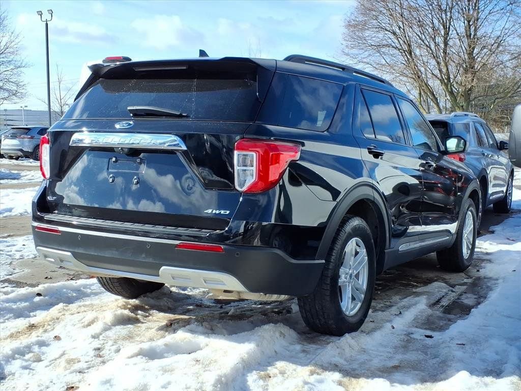 Used 2022 Ford Explorer XLT w/ Equipment Group 202A image 5