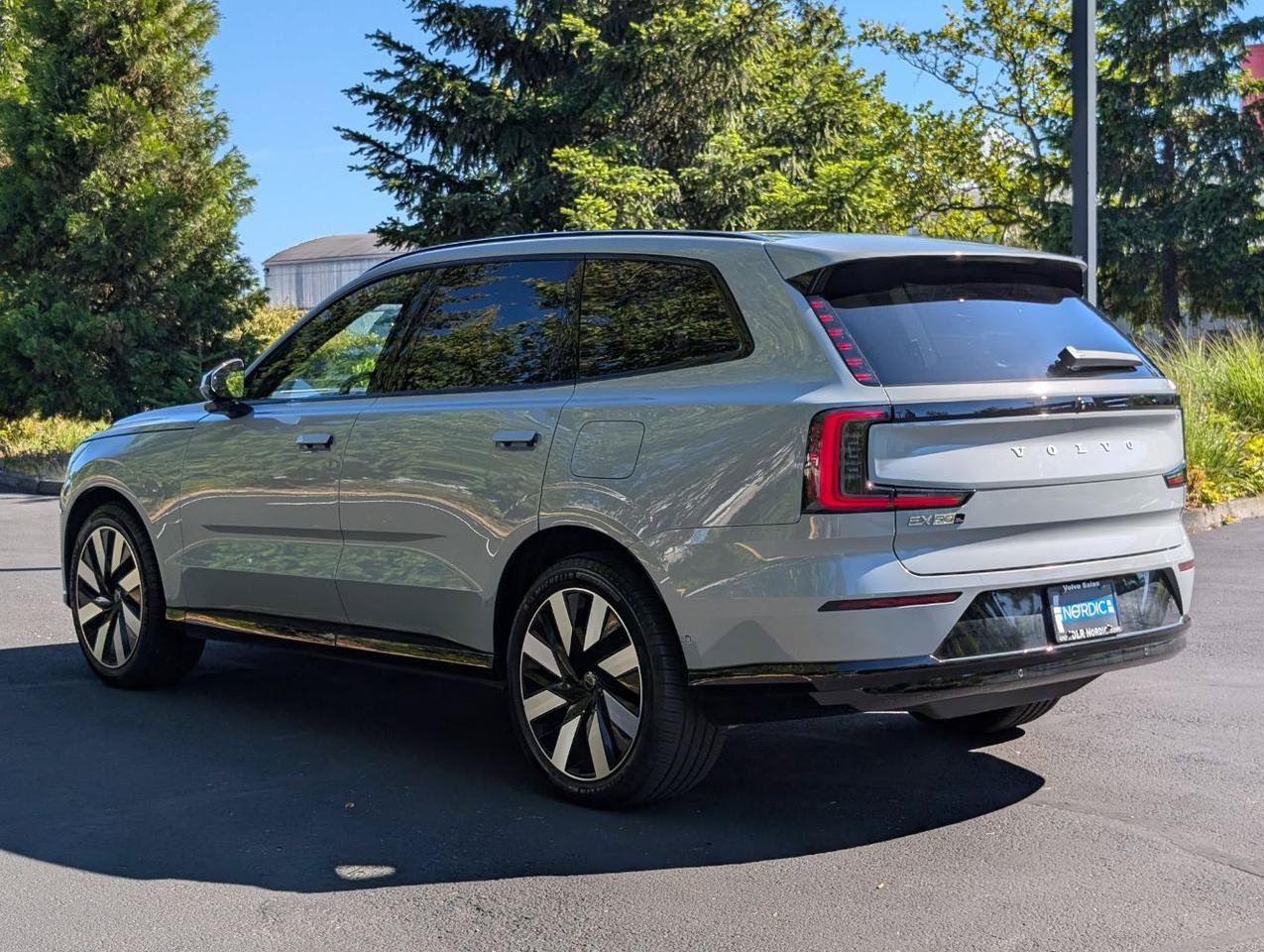 Used 2025 Volvo EX90 Ultra AWD/4WD image 5