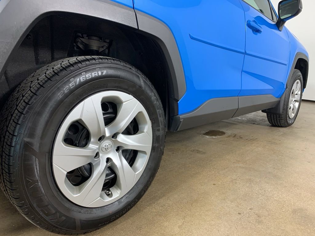 Used 2019 Toyota RAV4 LE w/ Carpet Mat Package AWD/4WD image 9