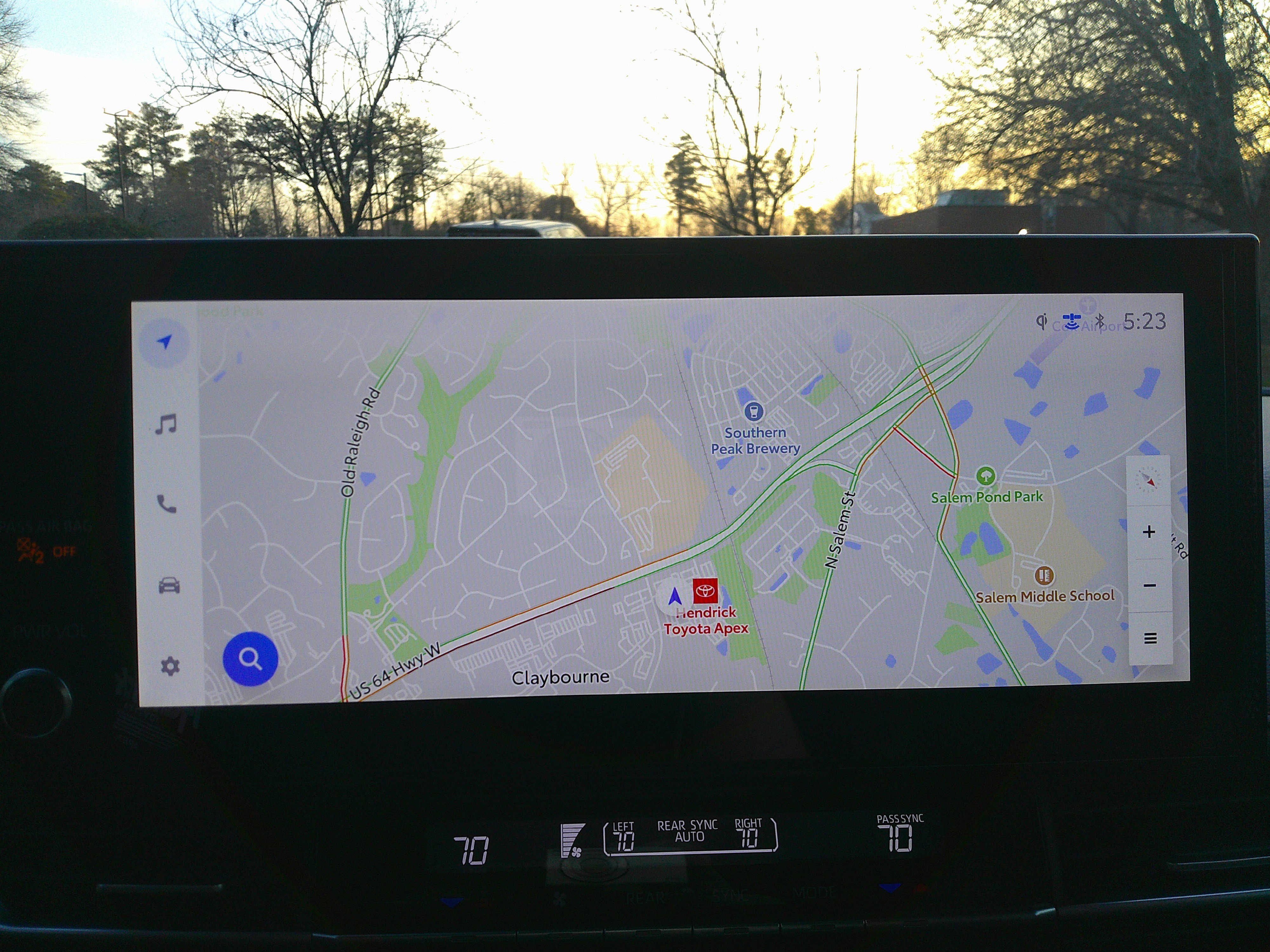 Used 2025 Toyota Sienna XSE w/ XSE Plus Package image 24