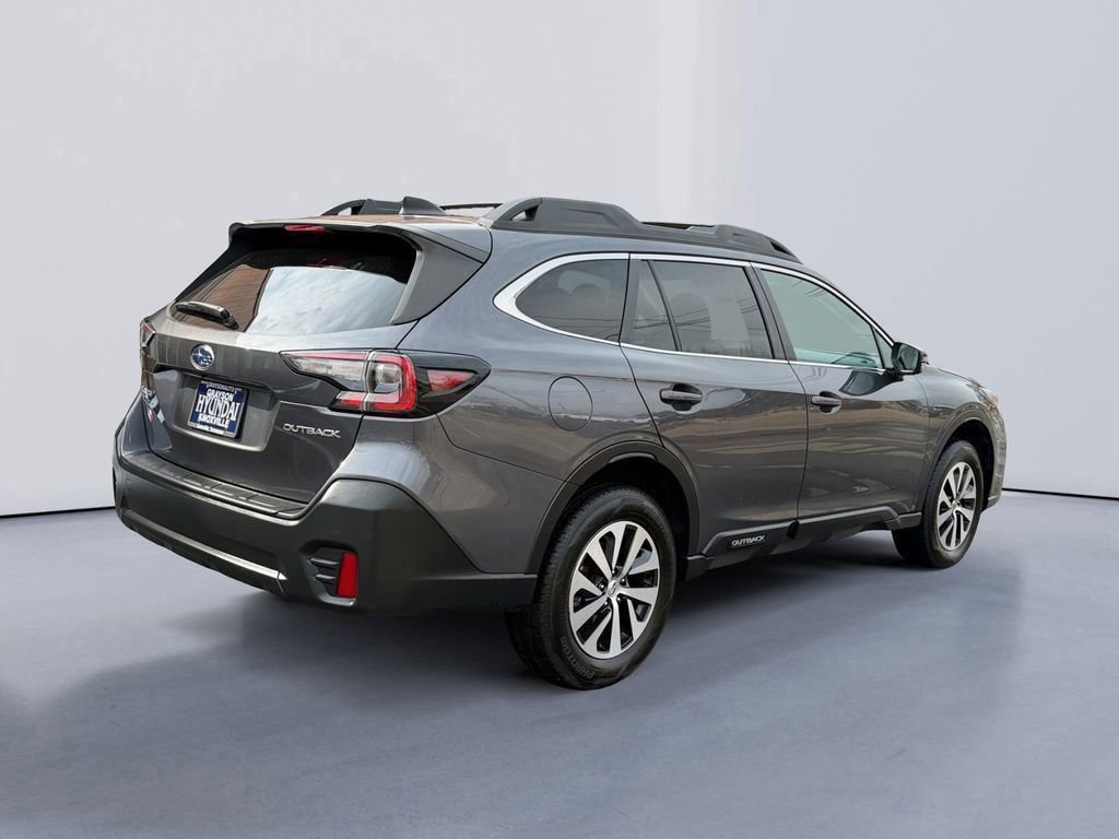 Used 2022 Subaru Outback Premium image 3