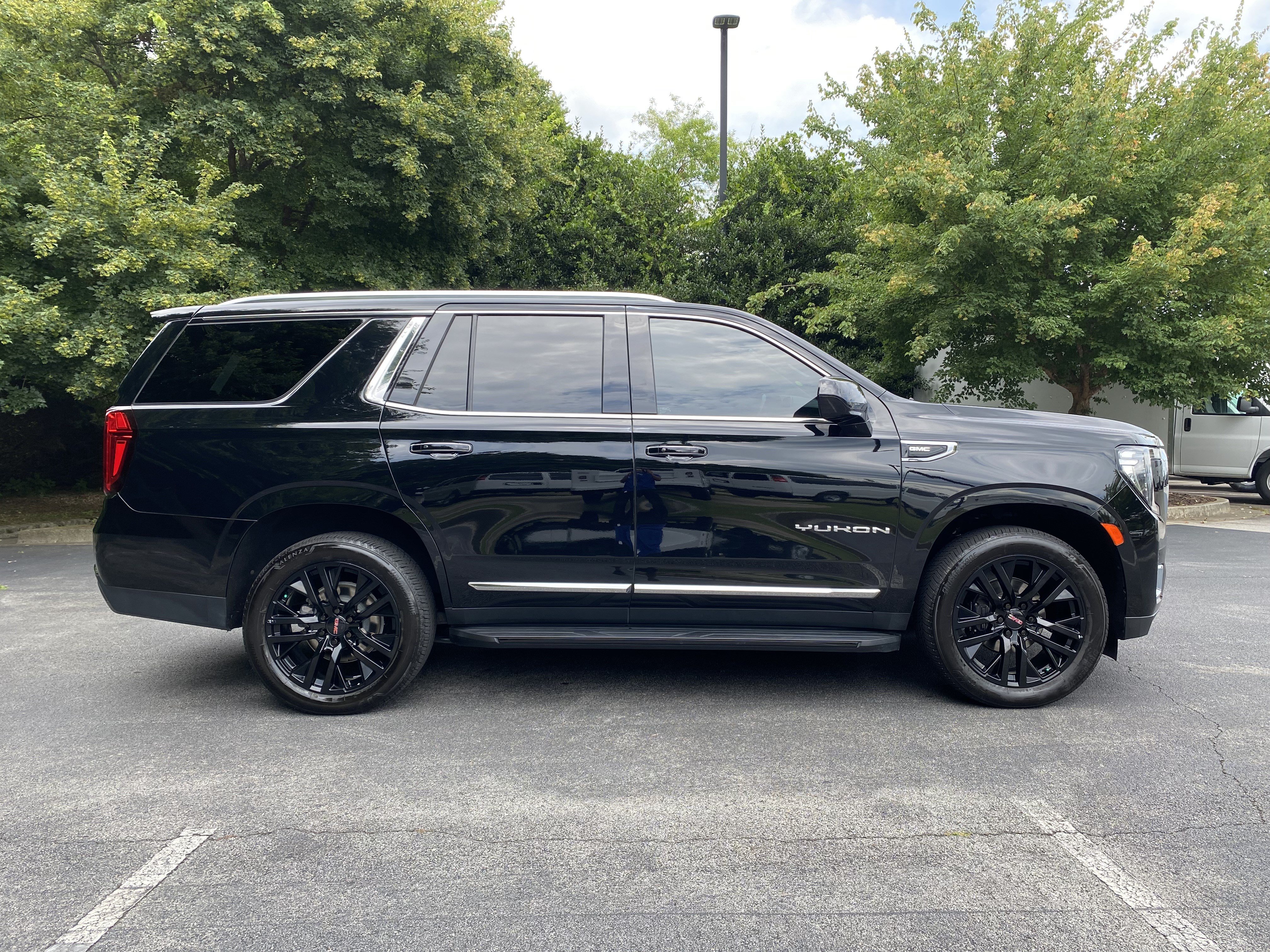 Used 2022 GMC Yukon SLT RWD image 10