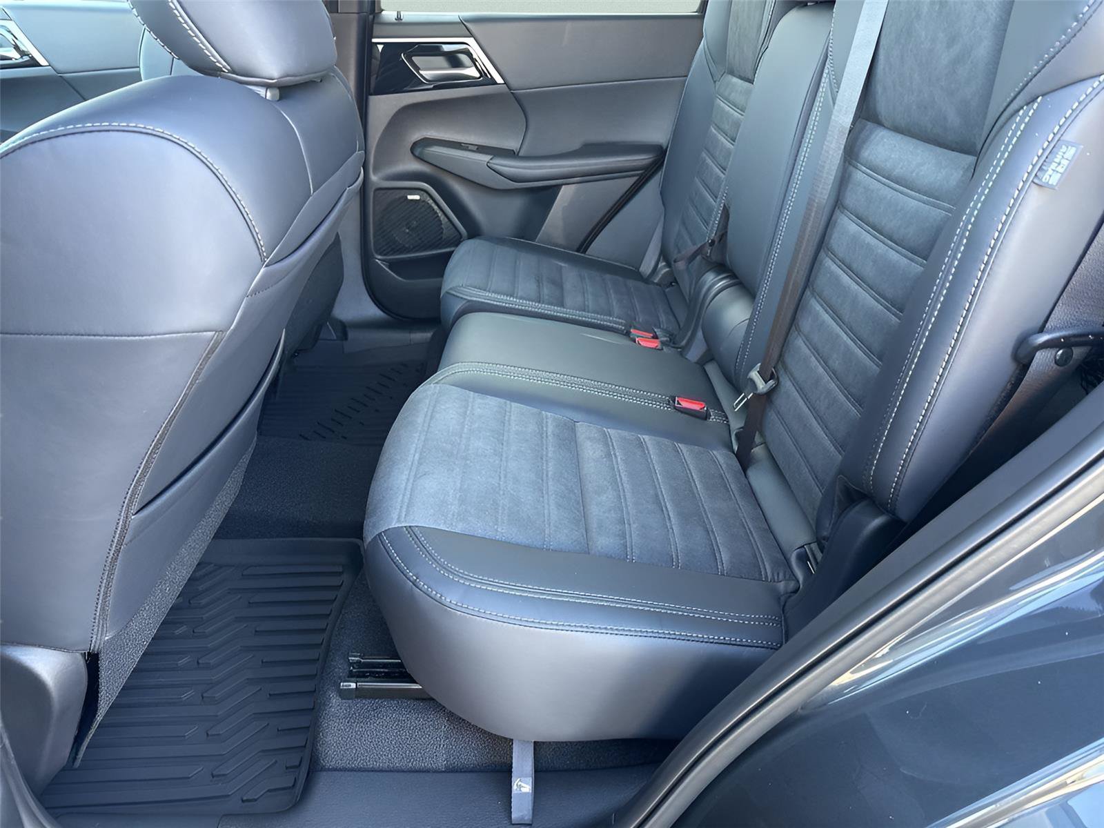 New 2026 Mitsubishi Outlander SE FWD image 28