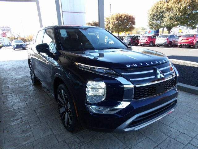 New 2025 Mitsubishi Outlander SE image 3