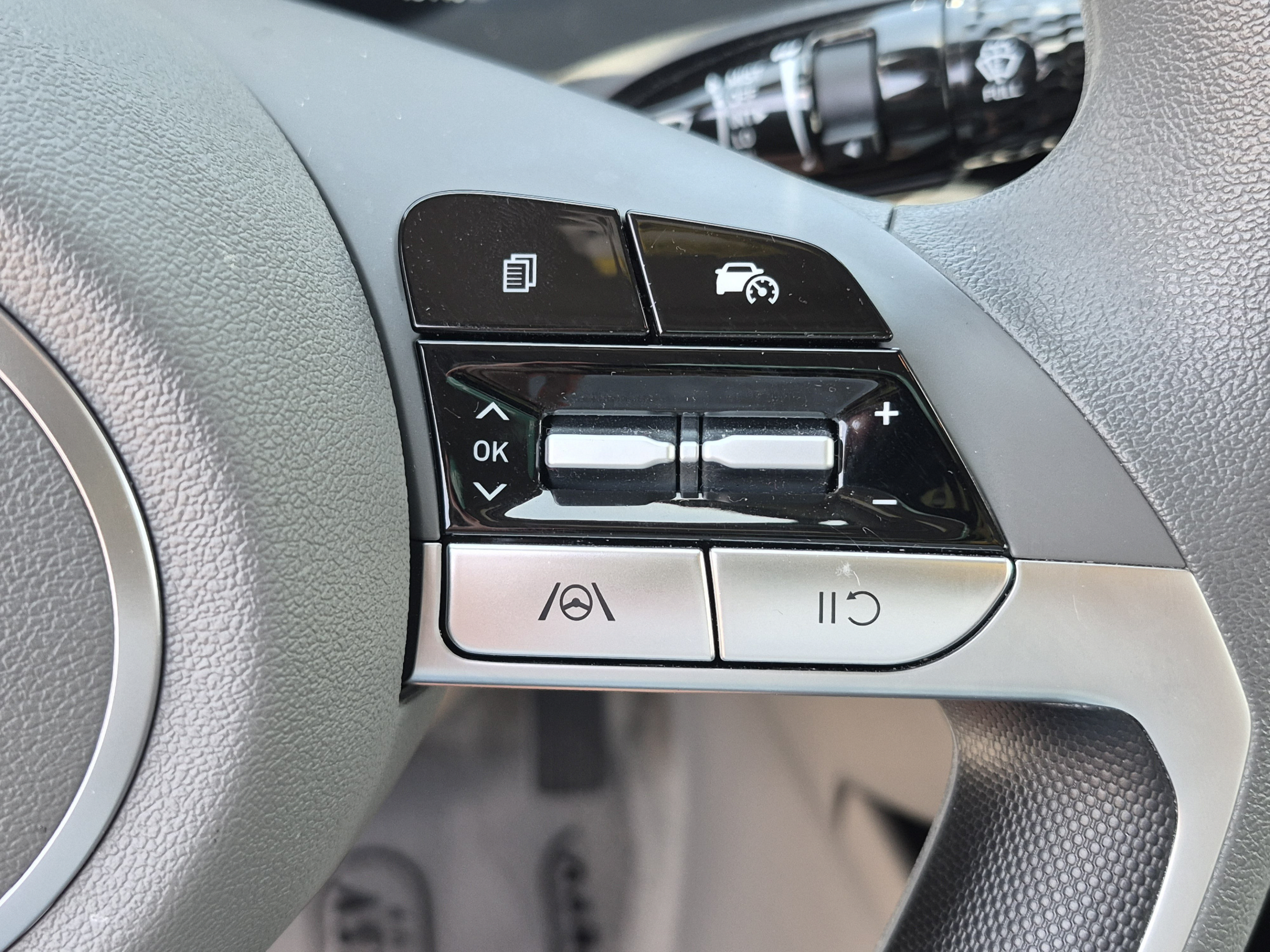 Certified 2024 Hyundai Elantra Blue FWD image 28