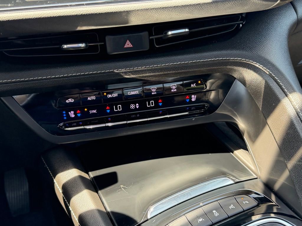 Used 2021 Buick Envision Avenir w/ Technology Package II AWD/4WD image 21