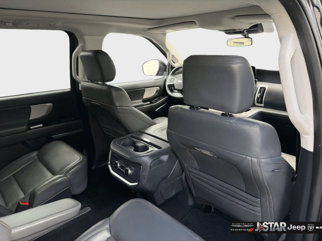 Used 2025 Ford Expedition Active RWD image 30