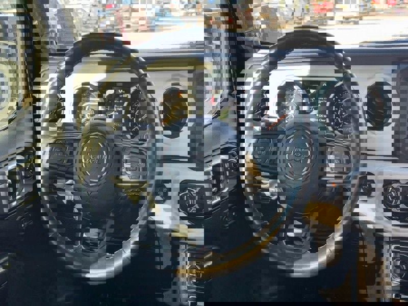 Used 2021 Jeep Gladiator Sport image 12