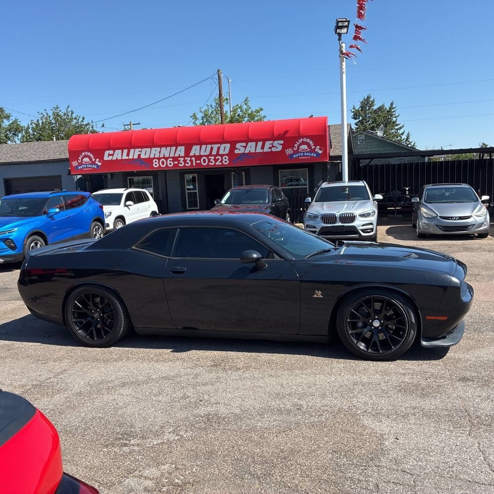 Used 2015 Dodge Challenger R/T Scat Pack w/ Leather Interior Group RWD image 4