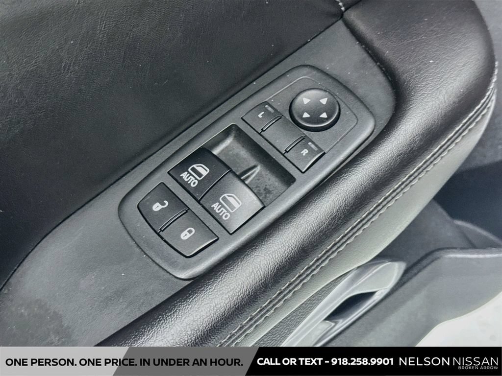 Used 2018 Dodge Challenger R/T Scat Pack w/ Leather Interior Group RWD image 17